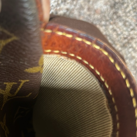 Louis Vuitton Monogram Reporter Bag in good used condition.L10.5”xH8”xD4.5” - Picture 9 of 11